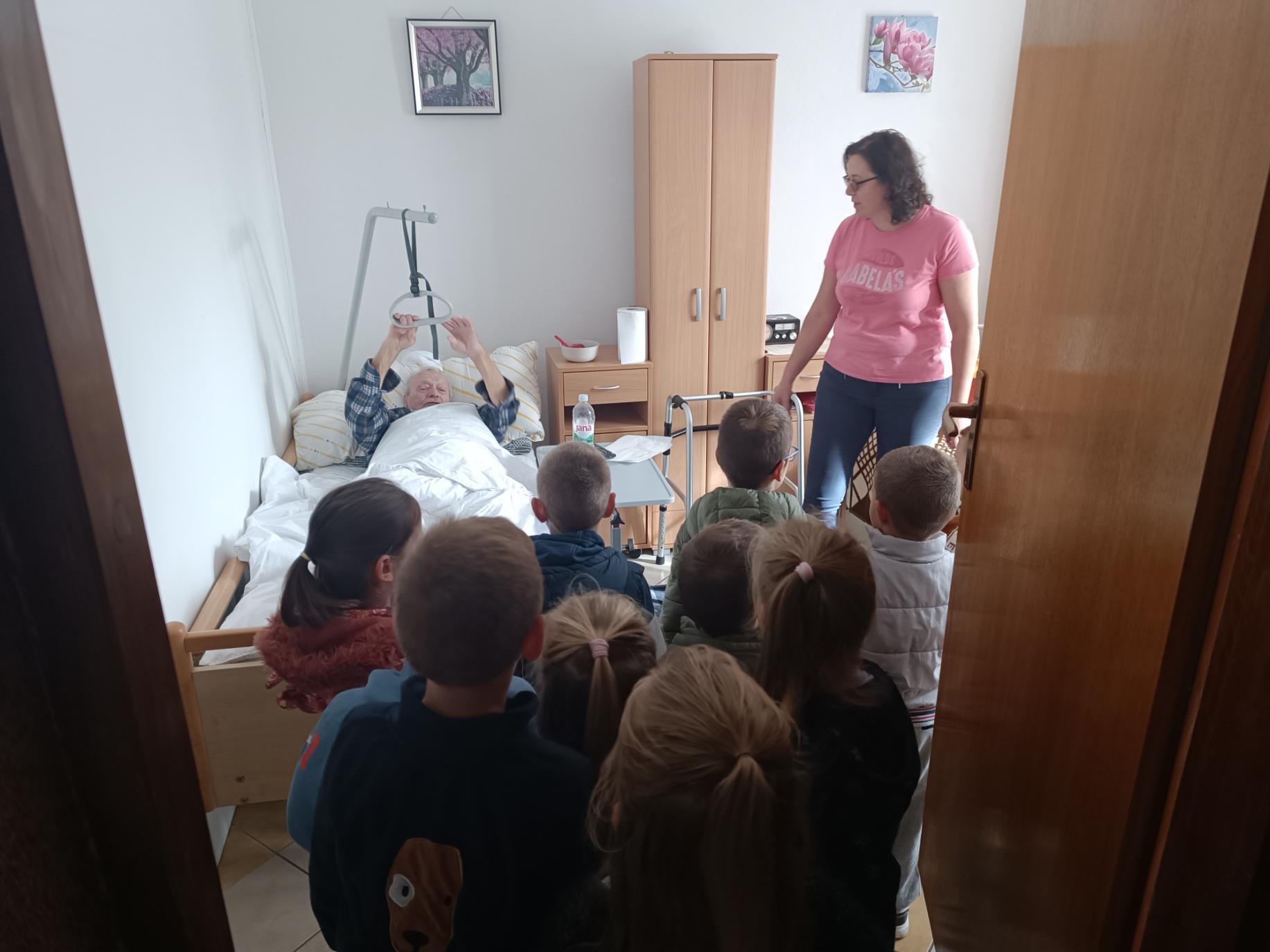 POSJET DOMU ZA STARIJE