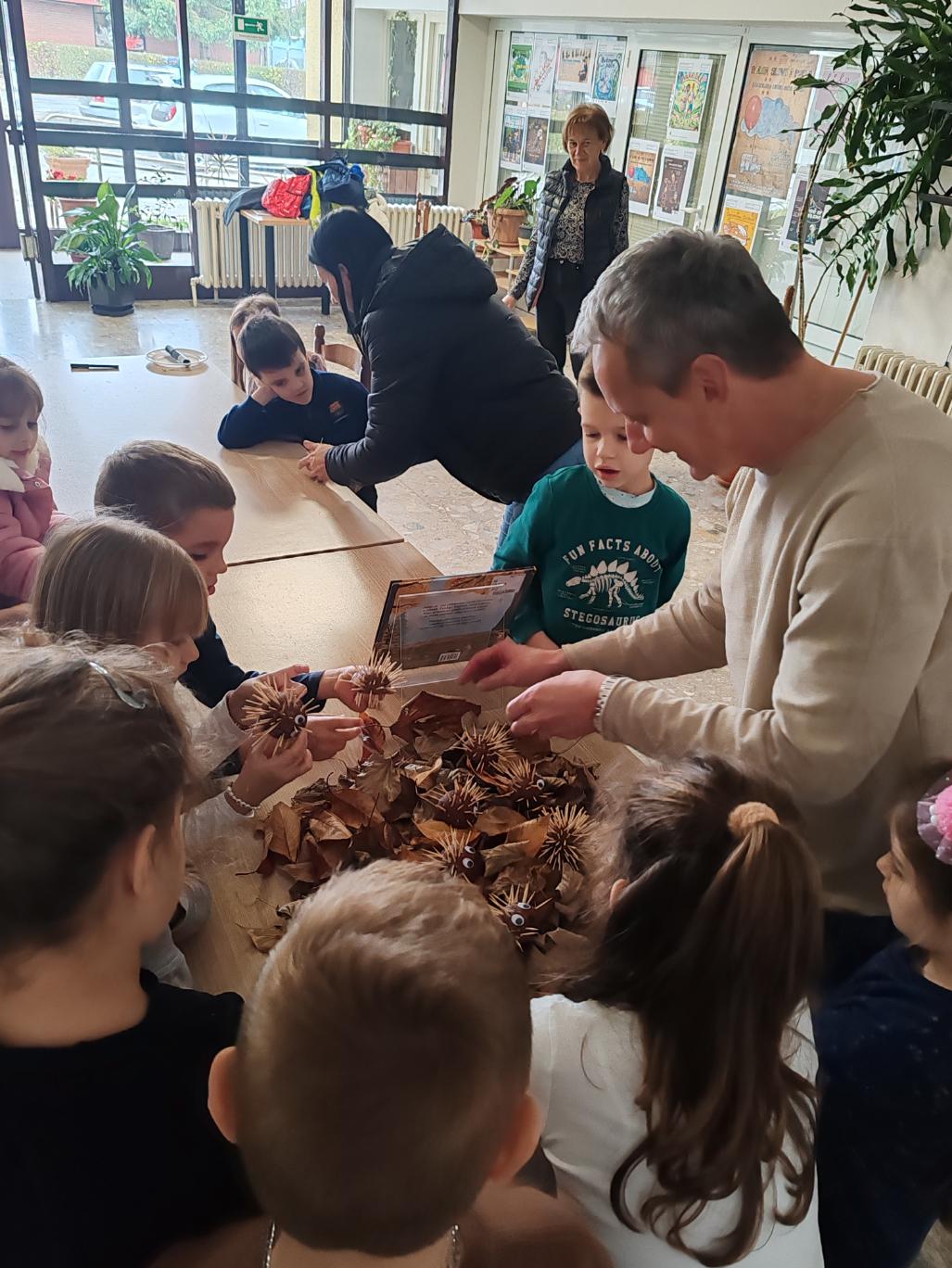 JESENSKA RADIONICA U KNJIŽNICI I ČITAONICI VOJNIĆ